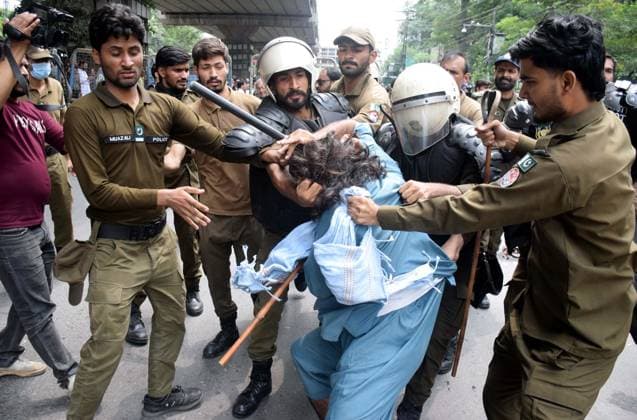 August 5, 2026, Pakistan: Police Officials Use Baton Charge and Arrests During Pakistan Tehreek-e-Insaf Protest for Release of PTI Founder Imran Khan in Lahore Pakistan  - ZUMAas3_ 20260805_zaf_as3_033 Copyright: xPPIx