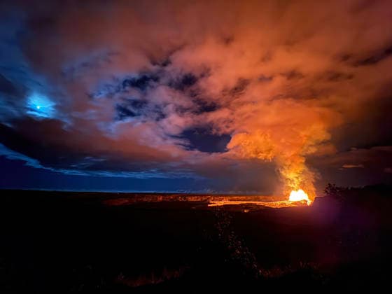 August 5, 2026, Kilauea, Hi, United States: A eruption plume shots ash and gases into the atmosphere from the latest lava fountain during episode 52 of the HalemaÃäÂ»umaÃäÂ»u volcano as the Moon breaks through the clouds at the summit of KÄÂ«lauea at Hawaii Volcanoes National Park, July 28, 2026 in Kilauea, Hawaii. The plume was an estimated 19,000 (5,800 meters) above sea level. Kilauea United States - ZUMAp138 20260805_zaa_p138_013 Copyright: xDrewxDowns U.SxGeologicx