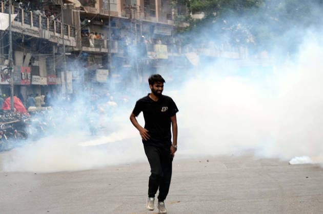 RECORD DATE NOT STATED Police officials restore baton charge, fire tear gas and arrest to repel protesters during the protest demonstration of Tehreek-e-Insaf (PTI) for release of PTI Founder Imran Khan, at Fawara Chowk nearby Karachi press club on Wednesday, August 5, 2026. Pakistan Tehreek-e-Insaf (PTI) launched countrywide protests on August 5, 2026, to mark three years of imprisonment of party founder Imran Khan and to demand his immediate release. (S.Imran Ali PPI Images). EDITORIAL USE ONLY Copyright: xx AR-ZM-050826x ppiphotos484827