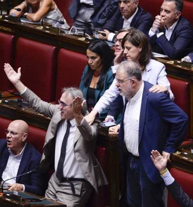 Foto IPP Marco Mattei Roma 05 08 2026 Camera dei deputati discussione e voto sull autorizzazione sequestro delle chat di Delmastro nella foto Braga Fornaro Bonelli protestano per l intervento di Bignami Italy Photo Press - World Copyright . *** IPP Photo: Marco Mattei, Rome, August 5, 2026. Chamber of Deputies: debate and vote on the authorization to seize Delmastro’s chat records. Pictured: Braga, Fornaro, and Bonelli protesting Bignami’s remarks. Italy Photo Press World Copyright 