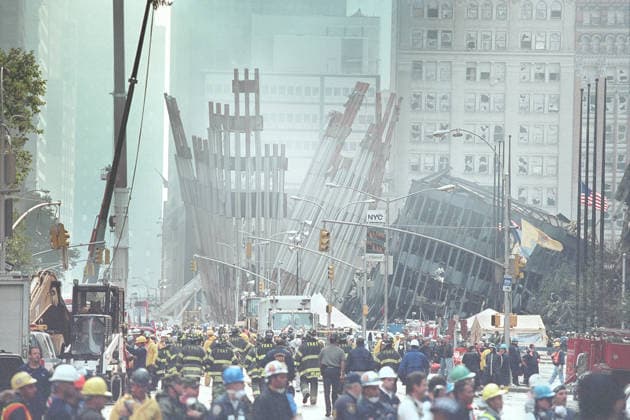 World Trade Center disaster site during U.S. President George W. Bush s visit, Financial District, Manhattan, New York City, New York, USA, Paul Morse, George W. Bush White House Photo Office, September 14, 2001  Copyright: xCircaxImagesx ghi-circa14522