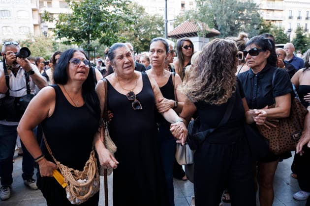 Granada bids farewell to flamenco guitarist Pepe Habichuela The widow of guitarist Pepe Habichuela, Amparo Nino 2i, upon her arrival at the funeral chapel set up at the Isabel la Católica Municipal Theater in Granada, his hometown. August 5, 2026, in Granada, Andalusia, Spain. Guitarist José Antonio Carmona, known as Pepe Habichuela (Granada, 1944), passed away this Tuesday at the age of 82 in Madrid after two years away from the stage due to illness. The musician was awarded the Medal of Merit in Fine Arts in 2018, and last February the government conferred upon him the Grand Cross of the Civil Order of Alfonso X the Wise, and described him as one of the most influential figures in contemporary flamenco guitar. AUGUST 5, 2026 Álex Cá Gran  Copyright: xÃlexxCamarax 7703073