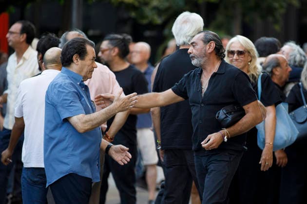 Granada Bids Farewell to Flamenco Guitarist Pepe Habichuela Family and friends of the guitarist, Pepe Habichuela, upon their arrival at the funeral chapel set up at the Isabel la Católica Municipal Theater in Granada, his hometown. August 5, 2026, in Granada, Andalusia, Spain. Guitarist José Antonio Carmona, known as Pepe Habichuela (Granada, 1944), passed away this Tuesday at the age of 82 in Madrid after two years away from the stage due to illness. The musician was awarded the Medal of Merit in Fine Arts in 2018, and last February the government conferred upon him the Grand Cross of the Civil Order of Alfonso X the Wise, and described him as one of the most influential figures in contemporary flamenco guitar. AUGUST 5, 2026 Álex Cá Gran  Copyright: xÃlexxCamarax 7703101