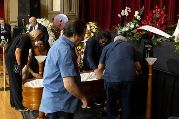 Granada bids farewell to flamenco guitarist Pepe Habichuela. A memorial chapel for the guitarist, Pepe Habichuela, has been set up at the Isabel la Católica Municipal Theater in Granada, his hometown. August 5, 2026, in Granada, Andalusia, Spain. Guitarist José Antonio Carmona, known as Pepe Habichuela (born in Granada in 1944), passed away this Tuesday at the age of 82 in Madrid after two years away from the stage due to illness. The musician was awarded the Medal of Merit in Fine Arts in 2018, and last February the government conferred upon him the Grand Cross of the Civil Order of Alfonso X the Wise, and described him as one of the most influential figures in contemporary flamenco guitar. AUGUST 5, 2026 Álex Cá Granada, Andalusia, Spain  Copyright: xÃlexxCamarax 7703102