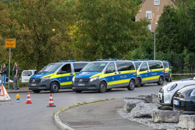 Polizeiensatz bei Lidl Filiale Pfullinger Str. 2 in Eningen unter Achalm, nach Schuessen , 05.08.2026, In Eningen unter Achalm läuft am heutigen Mittwochabend (5. August 2026) ein großer Polizeieinsatz, da in unmittelbarer Nähe einer Lidl-Filiale Schüsse auf ein Fahrzeug abgegeben wurden Foto Eibner-Pressefoto Drofitsch Copyright: xEibner-Pressefoto DimitrixDrofitschx EP_ddh