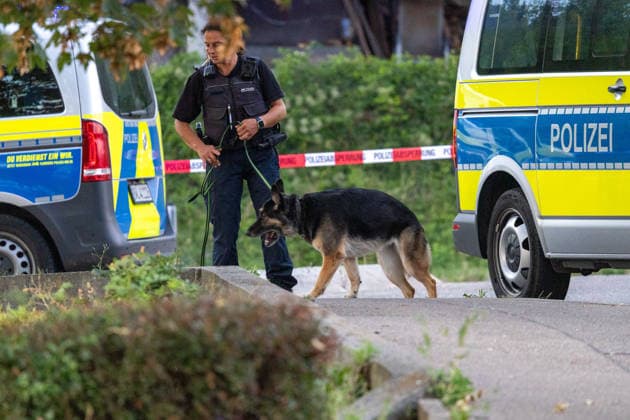 Polizeiensatz bei Lidl Filiale Pfullinger Str. 2 in Eningen unter Achalm, nach Schuessen , 05.08.2026, In Eningen unter Achalm läuft am heutigen Mittwochabend (5. August 2026) ein großer Polizeieinsatz, da in unmittelbarer Nähe einer Lidl-Filiale Schüsse auf ein Fahrzeug abgegeben wurden Foto Eibner-Pressefoto Drofitsch Copyright: xEibner-Pressefoto DimitrixDrofitschx EP_ddh