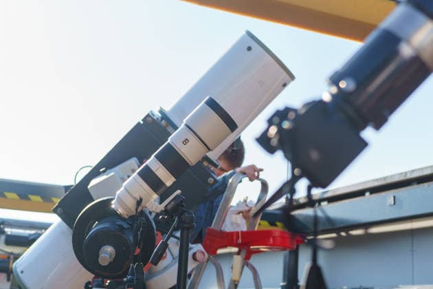 German astronomers observe the Moon while expecting Falcon 9 lunar impact. Germany - Kassel, 05.08.2026 The Astronomical Working Group Kassel (Astronomischen Arbeitskreis Kassel e.V.) observe the Moon surface from their platform of the Observatory Kassel, during an international observation campaign following the predicted impact of a SpaceX Falcon 9 upper stage near the lunar Einstein crater. Astronomers around the world attempted to record the artificial lunar impact, which was expected after a discarded rocket stage entered a collision course with the Moon. Due to the observation conditions from Germany, no visible flash or ejecta plume could be detected. Hesse