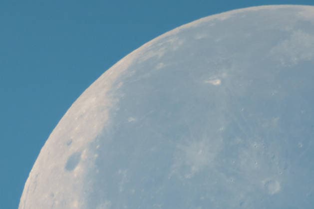 German astronomers observe the Moon while expecting Falcon 9 lunar impact. Germany - Kassel, 05.08.2026 The Moon during the morning hours as the Astronomical Working Group Kassel (Astronomischen Arbeitskreis Kassel e.V.) observe the Moon surface from their platform of the Observatory Kassel, during an international observation campaign following the predicted impact of a SpaceX Falcon 9 upper stage near the lunar Einstein crater. Astronomers around the world attempted to record the artificial lunar impact, which was expected after a discarded rocket stage entered a collision course with the Moon. Due to the observation conditions from Germany, no visible flash or ejecta plume could be detected. The observation was carried out using a Schae