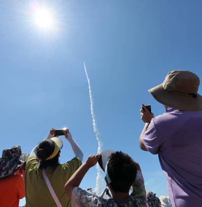 Smart Dragon-3 Carrier Rocket Launched The audience watched the Smart Dragon-3 carrier rocket being launched from the Dongfang Space Port rocket launch ship at the seaside of Haiyang City, Shandong Province, China on August 5, 2026. Haiyang Shandong China  Copyright: xTKx i1786003514818