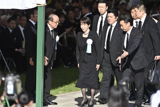 Japan marks 81st anniversary of the atomic bombing of Hiroshima HIROSHIMA, JAPAN - AUGUST 6 : Japanese Prime Minister Sanae Takaichi (C) arrives and is greeted by Hiroshima Mayor Kazumi Matsui (L) at the Hiroshima Peace Memorial Ceremony at Peace Memorial Park in Hiroshima, Japan, on August 6, 2026. Japan marks the 81st anniversary of the atomic bombing of Hiroshima. David Mareuil Anadolu Hiroshima Japan. Editorial use only. Please get in touch for any other usage.  Copyright: x2026xAnadoluxDavidxMareuilx