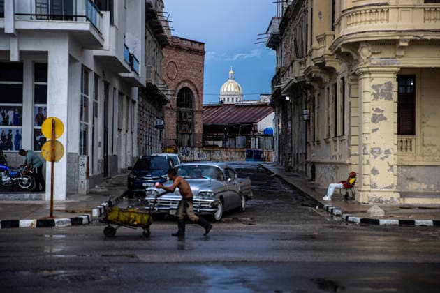 Cuba hit by another nationwide blackout after power grid collapses HAVANA, CUBA - AUGUST 5: Cuba s National Electric System (SEN) suffered another disconnection on Monday while efforts were still underway to restore the grid following the previous night s total blackout in Havana, Cuba on August 5, 2026. The Electric Union (UNE) attributed this new setback to weather conditions that struck an unstable grid, knocking out part of the generation capacity that had already been brought back online. Angelo Mastrascusa Anadolu Havana Cuba. Editorial use only. Please get in touch for any other usage.  Copyright: x2026xAnadoluxAngeloxMastrascusax