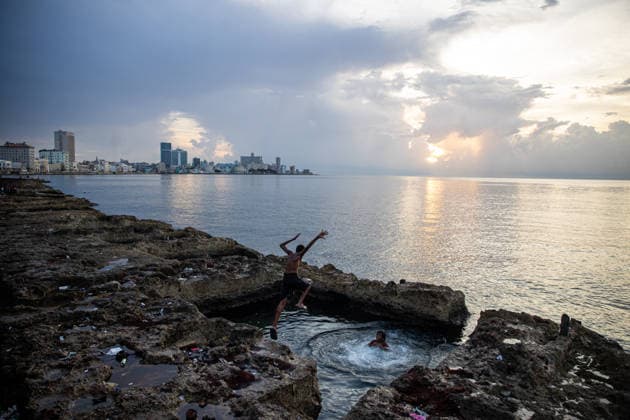 Cuba hit by another nationwide blackout after power grid collapses HAVANA, CUBA - AUGUST 5: Cuba s National Electric System (SEN) suffered another disconnection on Monday while efforts were still underway to restore the grid following the previous night s total blackout in Havana, Cuba on August 5, 2026. The Electric Union (UNE) attributed this new setback to weather conditions that struck an unstable grid, knocking out part of the generation capacity that had already been brought back online. Angelo Mastrascusa Anadolu Havana Cuba. Editorial use only. Please get in touch for any other usage.  Copyright: x2026xAnadoluxAngeloxMastrascusax