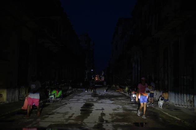 Cuba hit by another nationwide blackout after power grid collapses HAVANA, CUBA - AUGUST 5: Cuba s National Electric System (SEN) suffered another disconnection on Monday while efforts were still underway to restore the grid following the previous night s total blackout in Havana, Cuba on August 5, 2026. The Electric Union (UNE) attributed this new setback to weather conditions that struck an unstable grid, knocking out part of the generation capacity that had already been brought back online. Angelo Mastrascusa Anadolu Havana Cuba. Editorial use only. Please get in touch for any other usage.  Copyright: x2026xAnadoluxAngeloxMastrascusax