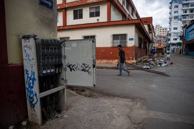 Cuba hit by another nationwide blackout after power grid collapses HAVANA, CUBA - AUGUST 5: Cuba s National Electric System (SEN) suffered another disconnection on Monday while efforts were still underway to restore the grid following the previous night s total blackout in Havana, Cuba on August 5, 2026. The Electric Union (UNE) attributed this new setback to weather conditions that struck an unstable grid, knocking out part of the generation capacity that had already been brought back online. Angelo Mastrascusa Anadolu Havana Cuba. Editorial use only. Please get in touch for any other usage.  Copyright: x2026xAnadoluxAngeloxMastrascusax