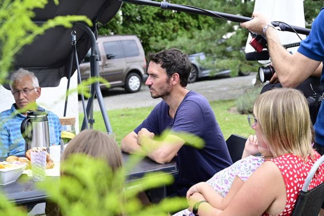 Felix Neureuther beim ARD-Dreh unsereKinder bei Familie Kaspschik in Meuselwitz bei Reichenbach O. L. am 05.08.2026 *** Felix Neureuther during the ARD filming of *UnsereKinder* at the Kaspschik family’s home in Meuselwitz near Reichenbach O L on August 5, 2026 Copyright: xMatthiasxWehnertx