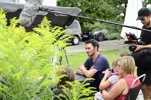 Felix Neureuther beim ARD-Dreh unsereKinder bei Familie Kaspschik in Meuselwitz bei Reichenbach O. L. am 05.08.2026 *** Felix Neureuther during the ARD filming of *UnsereKinder* at the Kaspschik family’s home in Meuselwitz near Reichenbach O L on August 5, 2026 Copyright: xMatthiasxWehnertx