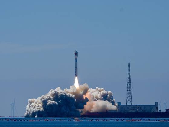(260805) -- HAIYANG, Aug. 5, 2026 -- A Smart Dragon-3 carrier rocket, carrying Oriental Smart Eye hyperspectral satellites 01 and 02, blasts off from the sea near the city of Haiyang, east China s Shandong Province, Aug. 5, 2026. The satellites were sent into the planned orbits. Taiyuan Satellite Launch Center conducted the offshore launch mission. (Photo by Song Xiongye Xinhua) (EyesOnSci) CHINA-SHANDONG-SATELLITES-LAUNCH (CN) LiuxFang 
