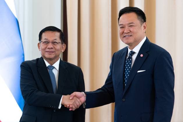 August 6, 2026, Bangkok, Thailand: Min Aung Hlaing (L), President of Myanmar, shakes hands with Anutin Charnvirakul (R), after a signing ceremony..Min Aung Hlaing, President of Myanmar, is on an official visit to Thailand, aiming to re-engage diplomatically with Thailand. Bangkok Thailand - ZUMAs197 20260806_aaa_s197_001 Copyright: xPeeraponxBoonyakiatx