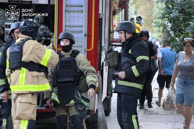 Four people were injured in Russian drone strike on Zaporizhzhia ZAPORIZHZHIA, UKRAINE - AUGUST 06: (----EDITORIAL USE ONLY - MANDATORY CREDIT - UKRAINIAN STATE EMERGENCY SERVICE HANDOUT - NO MARKETING NO ADVERTISING CAMPAIGNS - DISTRIBUTED AS A SERVICE TO CLIENTS----) Firefighting crews are continuing their operations following a Russian drone strike in Zaporizhzhia, Ukraine, on August 06, 2026. Four people, including a 52-year-old man and three women aged 84, 86, and 51, were injured in the attack, which partially destroyed the roof of the building and damaged surrounding homes. State Emergency Service of Ukraine Handout Anadolu Zaporizhzhia Ukraine. Editorial use only. Please get in touch for any other usage.  Copyright: x2026xAnadoluxStatexEmergencyxServicexofxUkrainex xHandoutx
