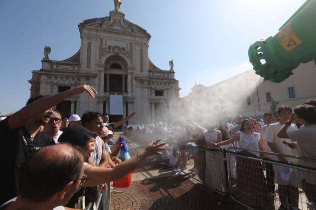 IPA87273169 - Assisi, Italy, August 6, 2026: The Holy Father Leo XIV meets with young people participating in the GO! Franciscan Youth Meeting 2026 at the Basilica of Santa Maria degli Angeli in Assisi. The event brings together young people from various countries for a time of prayer, reflection, and fellowship inspired by Franciscan spirituality.  Copyright: xmarcoxiacobuccix xmarcoxiacobuccix 87273169