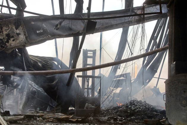 A logistics complex is destroyed by a Russian missile strike in the village of Chaiky, Kyiv region, Ukraine, August 5, 2026. A direct hit triggered a large-scale fire that destroyed the main warehouse hub. Parking areas and freight vehicles also caught fire. (Photo by Volodymyr Tarasov Ukrinform) Russian missile strike hits logistics complex in Kyiv region  Copyright: xVolodymyrxTarasovx