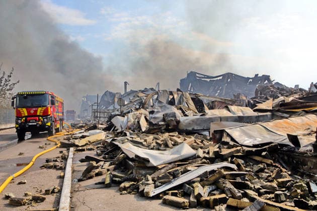 A fire engine is parked at a logistics complex destroyed by a Russian missile strike in the village of Chaiky, Kyiv region, Ukraine, August 5, 2026. A direct hit triggered a large-scale fire that destroyed the main warehouse hub. Parking areas and freight vehicles also caught fire. (Photo by Volodymyr Tarasov Ukrinform) Russian missile strike hits logistics complex in Kyiv region  Copyright: xVolodymyrxTarasovx
