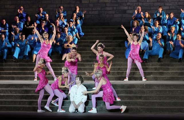 Erfurt - Domstufen Festspiele 05.08.2026, Erfurt, Domplatz, Domstufen Festspiele, Jesus Christ Superstar - Rockoper von Andrew Lloyd Webber Musikalische Leitung - Clemens Fieguth Inszenierung - Peter Lund Buehnenbild - Hank Irwin Kittel Kostueme - Ulrike Reinhardt Choreografie - Bart De Clercq im Bild: Szene aus der Rockoper mit Lukas Mayer als Jesus Christus *** Erfurt Cathedral Steps Festival, August 5, 2026, Erfurt, Domplatz, Cathedral Steps Festival, *Jesus Christ Superstar*, rock opera by Andrew Lloyd Webber; Musical Director: Clemens Fieguth; Director: Peter Lund; Set Design: Hank Irwin Kittel; Costumes: Ulrike Reinhardt; Choreography: Bart De Clercq; Pictured: Scene from the rock opera featuring Lukas Mayer as Jesus Chris