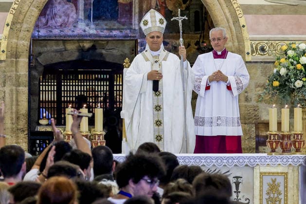 Pope Leo XIV meets participants of the Go! Franciscan Youth Meeting 2026 in Assisi ASSISI, ITALY - AUGUST 06: Pope Leo XIV delivers his blessing to the faithful at the end of a Mass at St. Mary of Angels Basilica in Assisi, Italy, on August 06, 2026. The pontiff made a pastoral visit to Assisi, the birthplace and place of death of Saint Francis, where he met with the young participants of the Go! Franciscan Youth Meeting 2026. Riccardo De Luca Anadolu Assisi Italy. Editorial use only. Please get in touch for any other usage.  Copyright: x2026xAnadoluxRiccardoxDexLucax