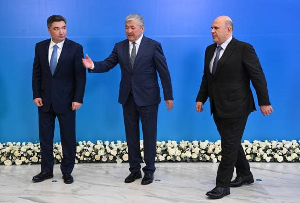 Kyrgyzstan Eurasian Intergovernmental Council 9218153 06.08.2026 Kazakh Prime Minister Olzhas Bektenov, Kyrgyz Prime Minister - Head of the Presidential Administration Adylbek Kasymaliev and Russian Prime Minister Mikhail Mishustin attend a family photo opportunity before a narrow format meeting of the Eurasian Intergovernmental Council in Cholpon-Ata, Kyrgyzstan. Kirill Zykov Sputnik Cholpon-Ata Kyrgyzstan  Copyright: xKirillxZykovx