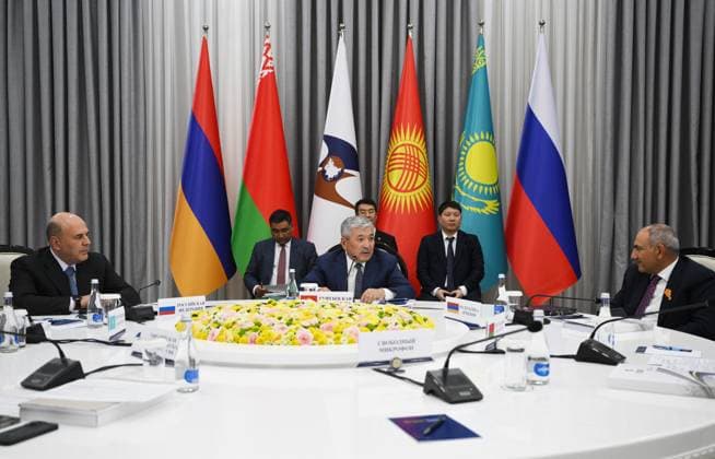 Kyrgyzstan Eurasian Intergovernmental Council 9218155 06.08.2026 Russian Prime Minister Mikhail Mishustin, Kyrgyz Prime Minister - Head of the Presidential Administration Adylbek Kasymaliev and Armenian Prime Minister Nikol Pashinyan attend a narrow format meeting of the Eurasian Intergovernmental Council in Cholpon-Ata, Kyrgyzstan. Kirill Zykov Sputnik Cholpon-Ata Kyrgyzstan  Copyright: xKirillxZykovx