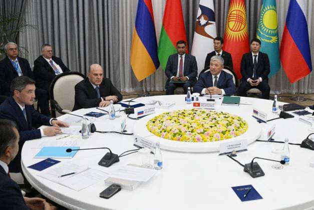 Kyrgyzstan Eurasian Intergovernmental Council 9218162 06.08.2026 Kazakh Prime Minister Olzhas Bektenov, Russian Prime Minister Mikhail Mishustin and Kyrgyz Prime Minister - Head of the Presidential Administration Adylbek Kasymaliev attend a narrow format meeting of the Eurasian Intergovernmental Council in Cholpon-Ata, Kyrgyzstan. Kirill Zykov Sputnik Cholpon-Ata Kyrgyzstan  Copyright: xKirillxZykovx