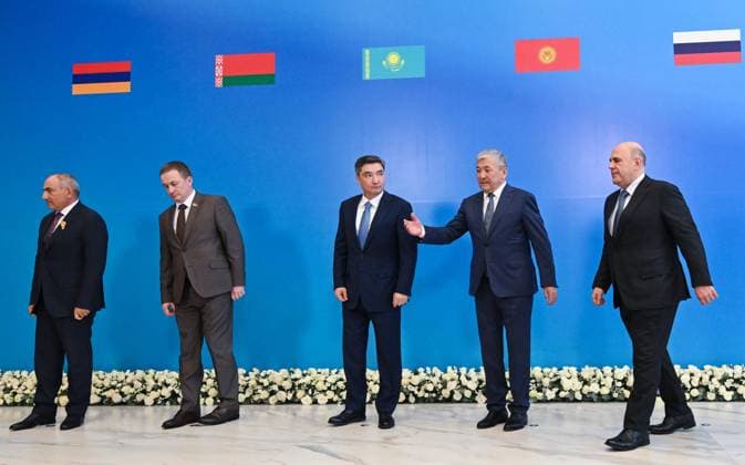 Kyrgyzstan Eurasian Intergovernmental Council 9218171 06.08.2026 Armenian Prime Minister Nikol Pashinyan, Belarusian Prime Minister Alexander Turchin, Kazakh Prime Minister Olzhas Bektenov, Kyrgyz Prime Minister - Head of the Presidential Administration Adylbek Kasymaliev and Russian Prime Minister Mikhail Mishustin attend a family photo opportunity before a narrow format meeting of the Eurasian Intergovernmental Council in Cholpon-Ata, Kyrgyzstan. Alexander Miridonov Sputnik Cholpon-Ata Kyrgyzstan  Copyright: xAlexanderxMiridonovx