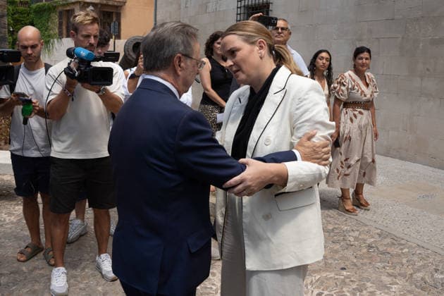 News Bilder des Tages Marga Prohens Welcomes the President of Ceuta at the Consolat de Mar The President of the Government of the Balearic Islands, Marga Prohens d, and the President of Ceuta, Juan Jesús Vivas i, during a meeting at the Consolat de Mar on August 6, 2026, in Palma, Balearic Islands, Spain. The meeting took place just one week after the unprecedented migration crisis at the border between Ceuta and Morocco, during which some 72,000 migrants crossed the border, causing a serious public health emergency. AUGUST 6, 2026. Javier Ferná, Palma, Balearic Islands, Palma, Balearic Islands, Spain  Copyright: xJavierxFernandezx 7703663