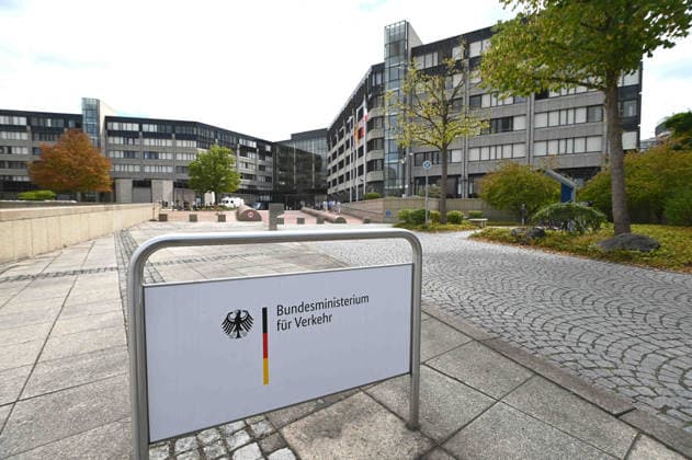 Das Bundesministerium fuer Verkehr in Bonn, Aussenaufnahme, Bundesverkehrsminister Steffen Bilger laedt zum Spitzengespraech Niedrigwasser am 06.08.2026, Bonn Deutschand, *** The Federal Ministry of Transportation in Bonn, exterior view; Federal Minister of Transportation Steffen Bilger hosts a high-level meeting on low water levels on August 6, 2026, in Bonn, Germany,