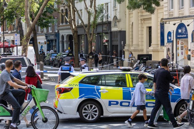 August 5, 2026, London, England, United Kingdom: Police corned off area after after four men were stabbed in Covent Garden in central London. London United Kingdom - ZUMAs262 20260805_zip_s262_003 Copyright: xTayfunxSalcix