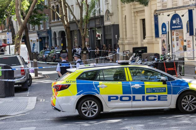 August 5, 2026, London, England, United Kingdom: Police corned off area after after four men were stabbed in Covent Garden in central London. London United Kingdom - ZUMAs262 20260805_zip_s262_007 Copyright: xTayfunxSalcix