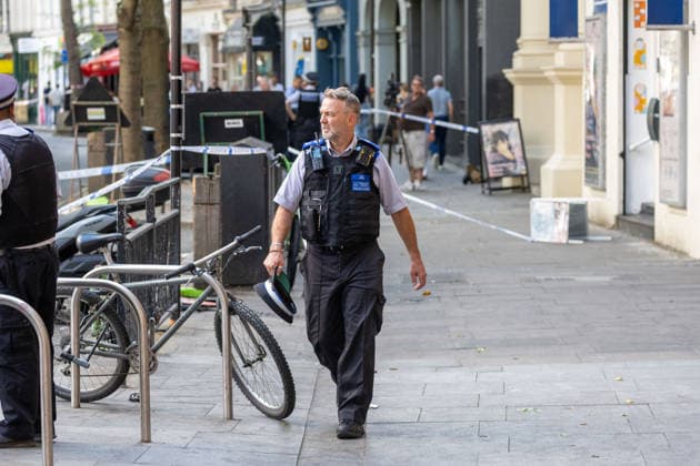 August 5, 2026, London, England, United Kingdom: Police corned off area after after four men were stabbed in Covent Garden in central London. London United Kingdom - ZUMAs262 20260805_zip_s262_015 Copyright: xTayfunxSalcix