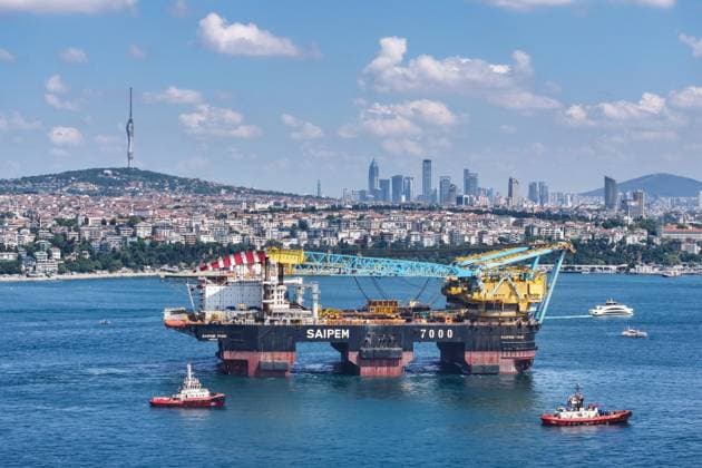 World s 3rd largest crane ship Saipem 7000 transits Bosphorus ISTANBUL, TURKIYE - AUGUST 06: A general view of the semi-submersible crane and pipe-laying vessel Saipem 7000, the world s third-largest crane ship, as it transits the Bosphorus, in Istanbul, Turkiye, on August 06, 2026. Cem Tekkesinoglu Anadolu Istanbul Turkey. Editorial use only. Please get in touch for any other usage.  Copyright: x2026xAnadoluxCemxTekkesinoglux