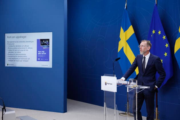 STOCKHOLM, SVERIGE 20260806 Socialminister Jakob Forssmed (KD) presenterar en nyhet om Fritidskortet och summerar det första aret med reformen pa plats under en pressträff pa Rosenbad. STOCKHOLM SVERIGE x12190x *** STOCKHOLM, SWEDEN 20260806 Minister of Social Affairs Jakob Forssmed (KD) presents an update on the Leisure Card and summarizes the first year of the reform during a press conference at Rosenbad, STOCKHOLM, SWEDEN x12190x  Copyright: xViktoriaxBank TTx PRESSTRÄFF OM FRITIDSKORTET rD6YuimWNIM