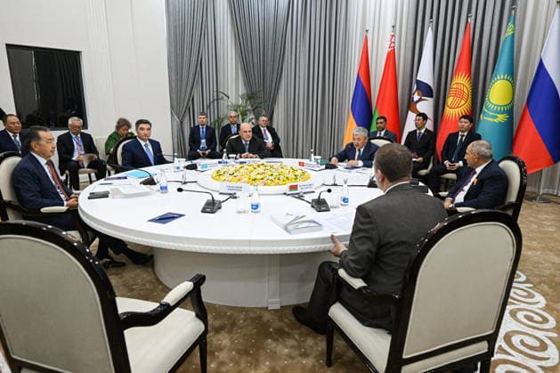 KYRGYZSTAN, ISSYK-KUL REGION - AUGUST 6, 2026: Bakytzhan Sagintayev, Board Chairman of the Eurasian Economic Commission, Prime Ministers Olzhas Bektenov of Kazakhstan, Mikhkail Mishustin of Russia, Adylbek Kasymaliev of Kyrgyzstan and Nikol Pashinyan (L-R) of Armenia attend an expanded meeting of the Eurasian Intergovernmental Council at the presidential summer residence in the resort town of Cholpon-Ata situated on the northern shore of Lake Issyk-Kul Kyrgyzstan  - ZUMAt113 20260806_zaa_t113_171 Copyright: xAlexanderxMiridonovx