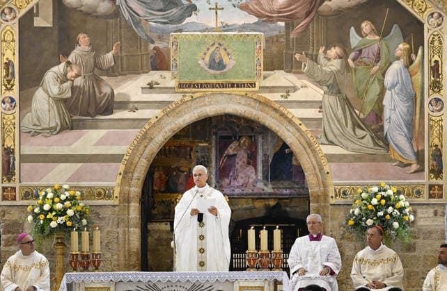 Pope Leo XIV Meets Young People In Assisi - Italy Pope Leo XIV celebrates Mass in the Basilica of St Mary of the Angels in Assisi, Italy on August 6, 2026 for the 2026 Franciscan Youth Meeting in Assisi. Pope Leo XIV addressed the thousands of young people from across Europe who had gathered in Assisi for the final day of the ‘GO! Franciscan Youth Meeting 2026’, in the year marking the eighth centenary of the death of St Francis. Photo by (EV) Simone Risoluti Vatican Media ABACAPRESS.COM Assisi Italy  Copyright: xABACAx