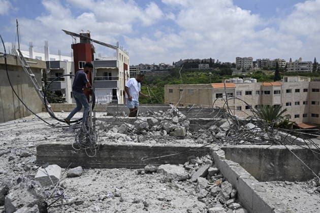 Israeli airstrike damages buildings in southern Lebanon despite ceasefire TYRE, LEBANON - AUGUST 6: A view of damage following an Israeli airstrike on the town of Burj al-Shamali, east of the city of Tyre in southern Lebanon, despite an existing ceasefire and ongoing negotiations, on August 6, 2026. Houssam Shbaro Anadolu Tyre Lebanon. Editorial use only. Please get in touch for any other usage.  Copyright: x2026xAnadoluxHoussamxShbarox