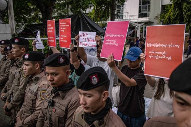Protest held in Bangkok against visit of Myanmar President Min Aung Hlaing BANGKOK, THAILAND - AUGUST 6: Police stand guard as demonstrators holding placards gather to protest against the official visit of Myanmar President Min Aung Hlaing near Government House in Bangkok, Thailand, on August 6, 2026. Wissarut Weerasopon Anadolu Bangkok Thailand. Editorial use only. Please get in touch for any other usage.  Copyright: x2026xAnadoluxWissarutxWeerasoponx