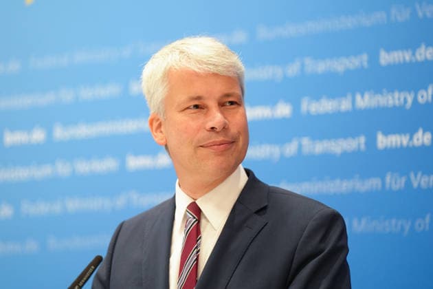 Pressekonferenz Spitzengespraech Niedrigwasser mit Verkehrsminister Bilger Bonn Nordrhein-Westfalen Deutschland *** Press Conference: High-Level Discussion on Low Water Levels with Transportation Minister Bilger, Bonn, North Rhine-Westphalia, Germany