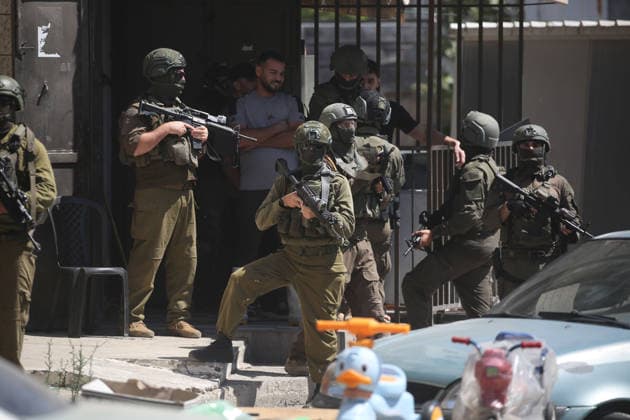 Israeli forces conduct raid in Askar refugee camp near Nablus Israeli forces carry out a military raid in the Askar refugee camp, east of the West Bank city of Nablus, on August 6, 2026, as soldiers deploy throughout the camp s streets and conduct search operations. Photo by Mohammed Nasser apaimages Nablus West Bank Palestinian Territory 060826_Nablus_MN_00(9) Copyright: xapaimagesxMohammedxNasserx xapaimagesx