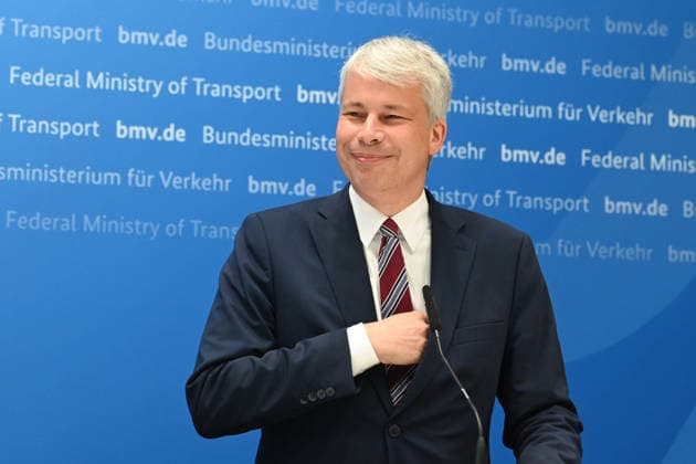 Bundesverkehrsminister Steffen BILGER waehrend der Pressekonferenz Bundesverkehrsminister Steffen Bilger laedt zum Spitzengespraech Niedrigwasser am 06.08.2026, Bonn Deutschand, *** Federal Minister of Transportation Steffen BILGER during the press conference Federal Minister of Transportation Steffen Bilger Hosts High-Level Meeting on Low Water Levels on August 6, 2026, in Bonn, Germany,