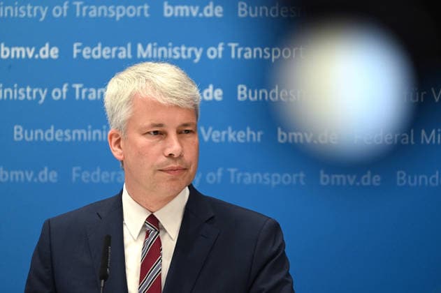 Bundesverkehrsminister Steffen BILGER waehrend der Pressekonferenz Bundesverkehrsminister Steffen Bilger laedt zum Spitzengespraech Niedrigwasser am 06.08.2026, Bonn Deutschand, *** Federal Minister of Transportation Steffen BILGER during the press conference Federal Minister of Transportation Steffen Bilger Hosts High-Level Meeting on Low Water Levels on August 6, 2026, Bonn, Germany,