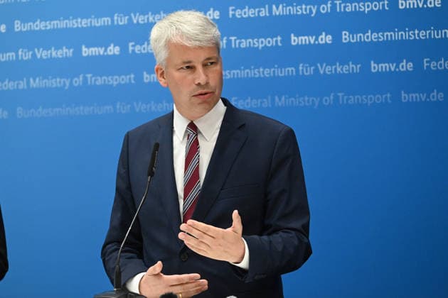 Bundesverkehrsminister Steffen BILGER waehrend der Pressekonferenz Bundesverkehrsminister Steffen Bilger laedt zum Spitzengespraech Niedrigwasser am 06.08.2026, Bonn Deutschand, *** Federal Minister of Transportation Steffen BILGER during the press conference Federal Minister of Transportation Steffen Bilger Hosts High-Level Meeting on Low Water Levels on August 6, 2026, Bonn, Germany,