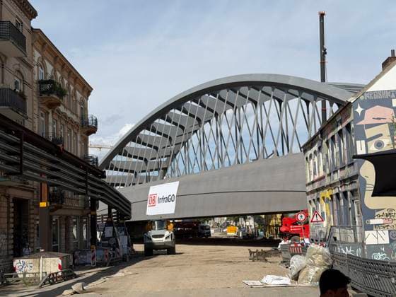 News Bilder des Tages Neue Sternbrücke Hamburg 06.08.2026 Allgemein Die neue Sternbrücke der DB über der Stresemannstraße in Hamburg Altona Hamburg City Hamburg Deutschland *** New Stern Bridge, Hamburg, August 6, 2026 General Information: The new DB Stern Bridge over Stresemannstraße in Hamburg-Altona, Hamburg City, Hamburg, Germany