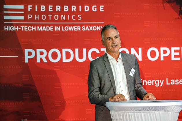 FiberBridge Photonics realisiert die Serienfertigung für militärische Hochleistungslasersysteme zur Drohnenabwehr Serienfertigung militärischer Hochleistungslasersysteme, für die Drohnenabwehr der europäischen und internationalen Verteidigungsindustrie, Abwehr von Drohnenschwärmen. Rede Frank Dosquet, Direktor, Wehrtechnische Dienststelle (WTD 91) für Waffen und Munition der Bundeswehr Hollerithallee 17, 30419 Hannove Firma FiberBridge Photonics Niedersachsen, Region Hannover Germany *** FiberBridge Photonics Begins Mass Production of High-Power Military Laser Systems for Drone Defense Mass production of high-power military laser systems for drone defense in the European and international defense industries, including defense against